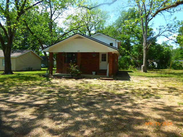 555 OLIVE ST, BROOKHAVEN, MS 39601, photo 1 of 23